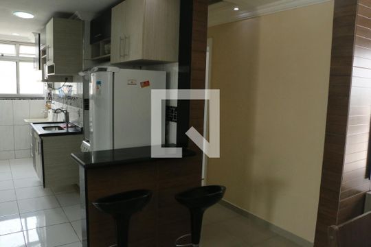 Sala de apartamento para alugar com 2 quartos, 55m² em Comendador Soares, Nova Iguaçu