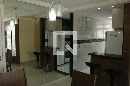 Sala de apartamento para alugar com 2 quartos, 55m² em Comendador Soares, Nova Iguaçu