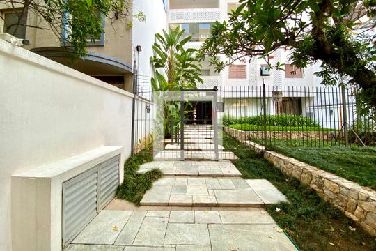 Fachada de apartamento para alugar com 2 quartos, 120m² em Pinheiros, São Paulo