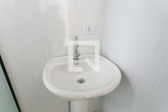 Banheiro de apartamento para alugar com 2 quartos, 33m² em Penha de França, São Paulo
