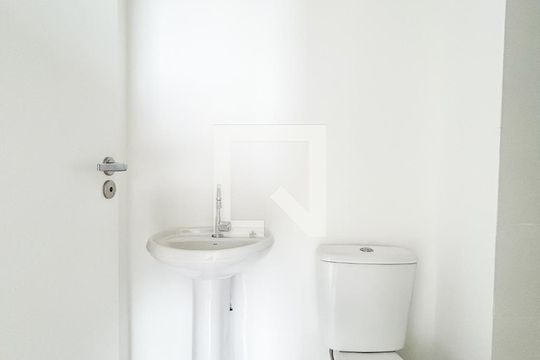 Banheiro de apartamento para alugar com 2 quartos, 47m² em Socorro, São Paulo