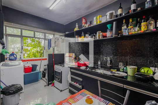 Cozinha e Área de Serviço de apartamento à venda com 3 quartos, 57m² em Pinheiros, São Paulo
