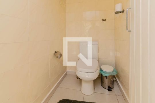 Banheiro de serviço de casa para alugar com 3 quartos, 125m² em Ipiranga, São Paulo
