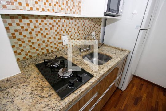 Cozinha de apartamento para alugar com 1 quarto, 35m² em Campo Belo, São Paulo