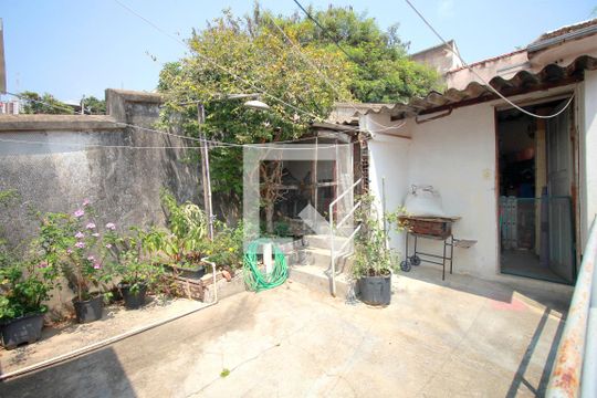Quintal de casa à venda com 2 quartos, 480m² em Santa Efigênia, Belo Horizonte