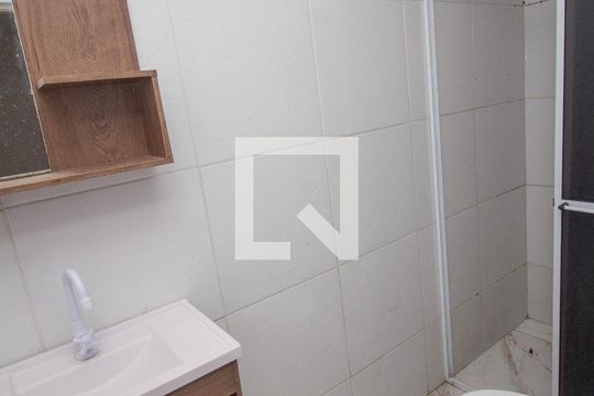 Banheiro de casa para alugar com 2 quartos, 40m² em Vila Penteado, São Paulo