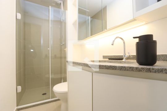 Banheiro de kitnet/studio à venda com 1 quarto, 25m² em Vila Andrade, São Paulo