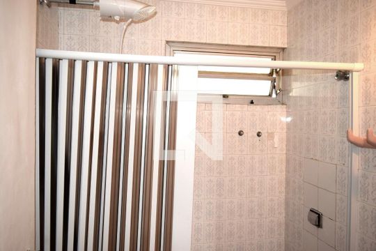 Banheiro social de apartamento para alugar com 3 quartos, 101m² em Pinheiros, São Paulo