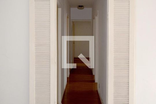 Corredor de apartamento para alugar com 3 quartos, 101m² em Pinheiros, São Paulo