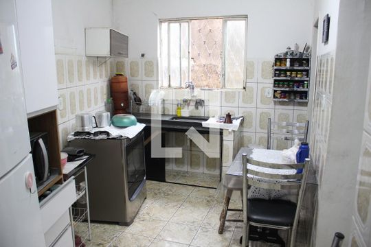 Cozinha de casa à venda com 2 quartos, 100m² em Jardim Riacho das Pedras, Contagem
