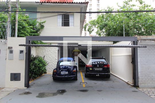 Fachada de casa à venda com 3 quartos, 120m² em Vila Nova Conceição, São Paulo