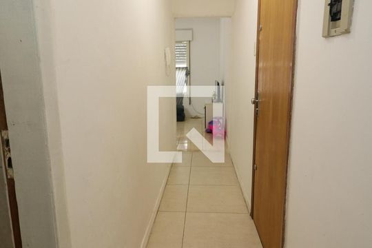 Corredor de apartamento à venda com 1 quarto, 57m² em Santo Antônio, Porto Alegre