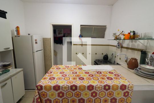 Cozinha de apartamento à venda com 1 quarto, 57m² em Santo Antônio, Porto Alegre
