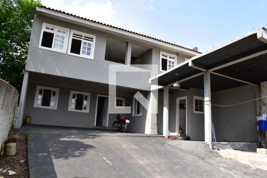 Fachada de casa para alugar com 3 quartos, 150m² em Santa Cândida, Curitiba
