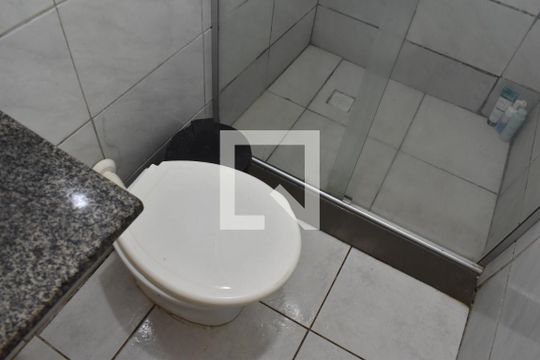 Banheiro social de casa para alugar com 3 quartos, 150m² em Santa Cândida, Curitiba