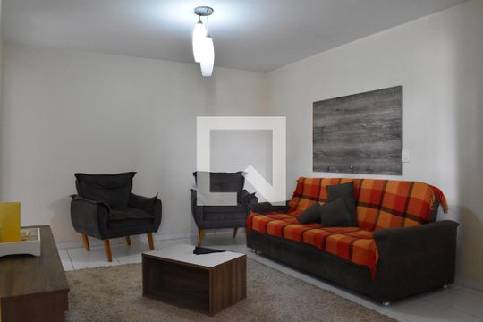 Casa para alugar com 3 quartos, 150m² em Santa Cândida, Curitiba