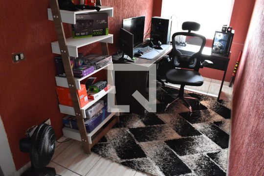 Quarto  de casa para alugar com 3 quartos, 150m² em Santa Cândida, Curitiba