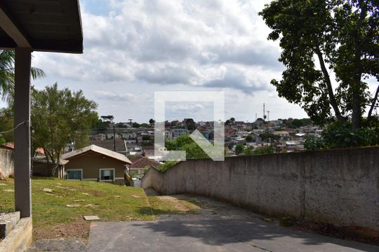 Quintal de casa para alugar com 3 quartos, 150m² em Santa Cândida, Curitiba