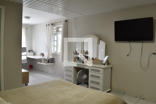 Suíte de casa para alugar com 3 quartos, 150m² em Santa Cândida, Curitiba