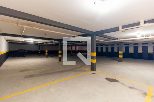 Garagem de casa de condomínio para alugar com 3 quartos, 72m² em São Lucas, São Paulo