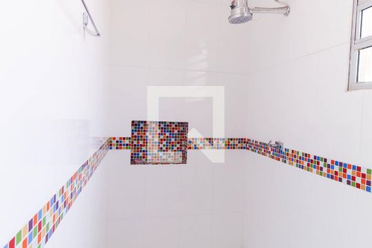 Banheiro da Suíte 1 de casa à venda com 3 quartos, 349m² em Vila Bertioga, São Paulo