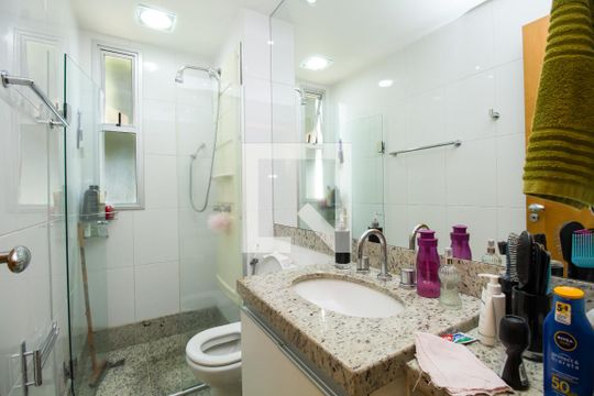 Banheiro da Suíte de apartamento para alugar com 3 quartos, 100m² em Funcionários, Belo Horizonte