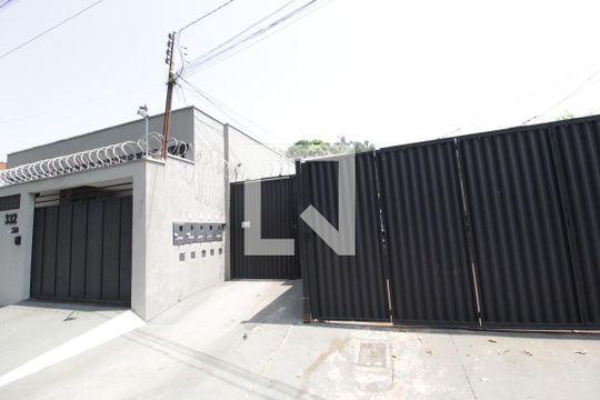 Fachada de casa para alugar com 2 quartos, 70m² em Presidente Roosevelt, Uberlândia