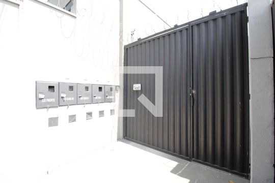 Fachada de casa para alugar com 2 quartos, 70m² em Presidente Roosevelt, Uberlândia