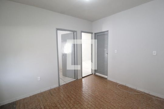 Casa para alugar com 2 quartos, 70m² em Presidente Roosevelt, Uberlândia