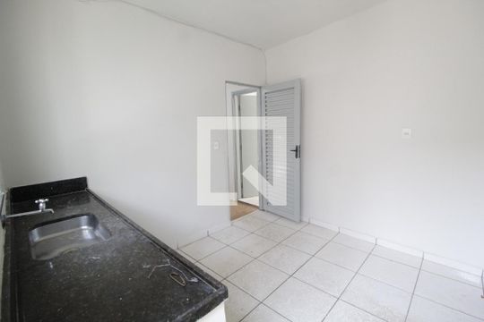 Cozinha de casa para alugar com 2 quartos, 70m² em Presidente Roosevelt, Uberlândia