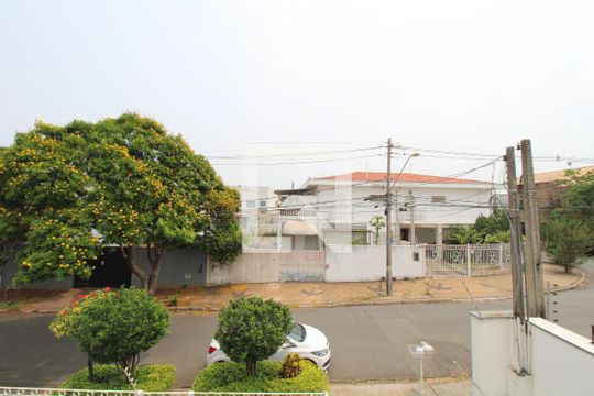 Sala Vista  de casa para alugar com 4 quartos, 288m² em Parque São Quirino, Campinas