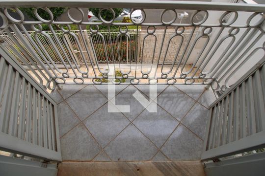 Sacada  de casa para alugar com 4 quartos, 288m² em Parque São Quirino, Campinas