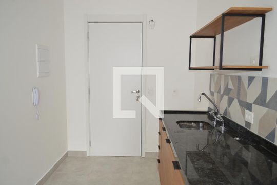 Cozinha de kitnet/studio para alugar com 1 quarto, 21m² em Vila Firmiano Pinto, São Paulo