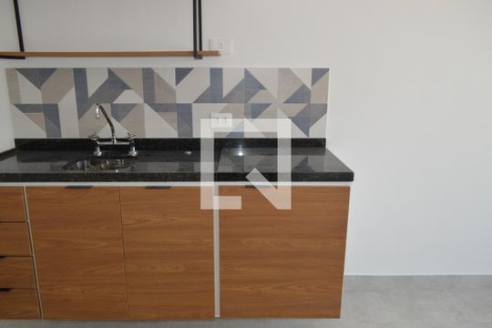 Cozinha de kitnet/studio para alugar com 1 quarto, 21m² em Vila Firmiano Pinto, São Paulo