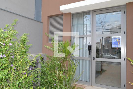 Fachada + Plaquinha de kitnet/studio para alugar com 1 quarto, 21m² em Vila Firmiano Pinto, São Paulo