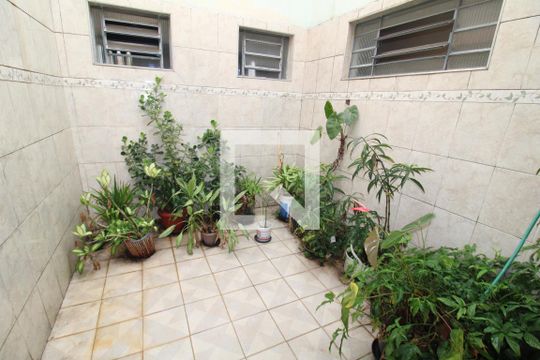 Quintal de casa à venda com 3 quartos, 250m² em Vila Dionisia, São Paulo