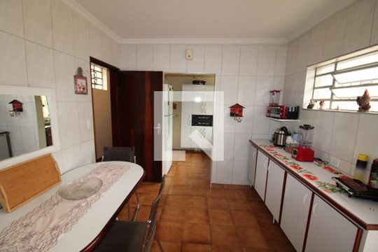 Cozinha de casa à venda com 3 quartos, 250m² em Vila Dionisia, São Paulo