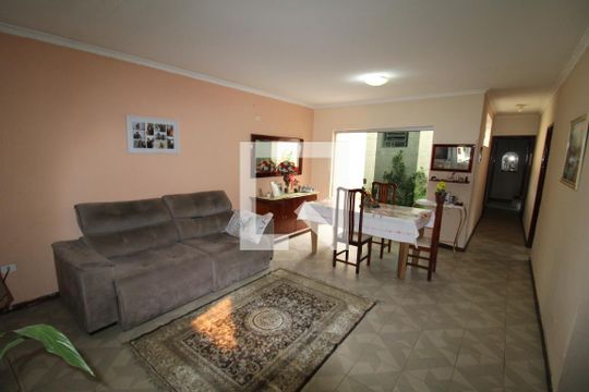 Casa à venda com 3 quartos, 250m² em Vila Dionisia, São Paulo