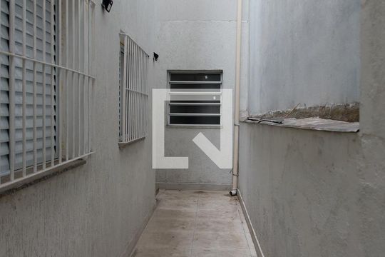 Corredor de kitnet/studio para alugar com 1 quarto, 25m² em Rochdale, Osasco