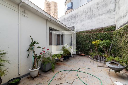 Quintal de casa à venda com 3 quartos, 214m² em Água Fria, São Paulo