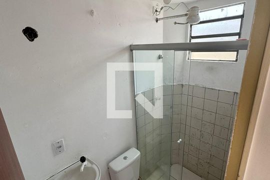 Banheiro de apartamento à venda com 2 quartos, 60m² em Califórnia, Belo Horizonte