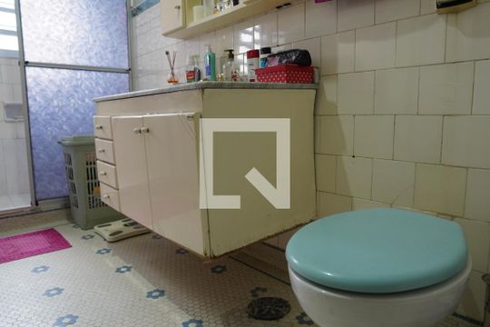 Banheiro de apartamento para alugar com 1 quarto, 60390m² em Pinheiros, São Paulo