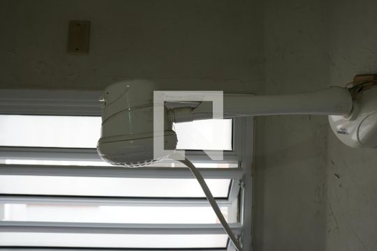 Banheiro de apartamento para alugar com 1 quarto, 60390m² em Pinheiros, São Paulo