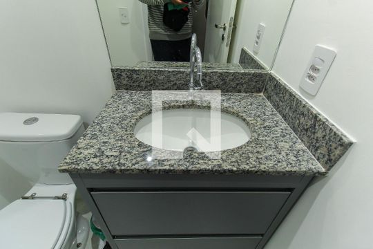 Banheiro de apartamento para alugar com 1 quarto, 29m² em Quarta Parada, São Paulo