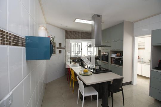 Cozinha de casa à venda com 3 quartos, 270m² em Vila Carrão, São Paulo