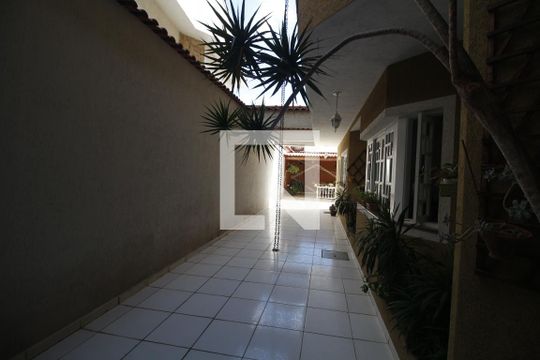 Garagem de casa à venda com 3 quartos, 270m² em Vila Carrão, São Paulo
