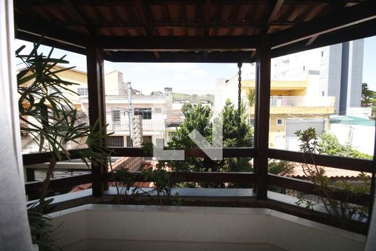 Sacada de casa à venda com 3 quartos, 270m² em Vila Carrão, São Paulo