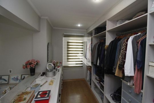 Closet de casa à venda com 3 quartos, 270m² em Vila Carrão, São Paulo