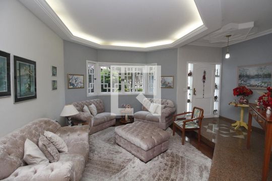 Casa à venda com 3 quartos, 270m² em Vila Carrão, São Paulo