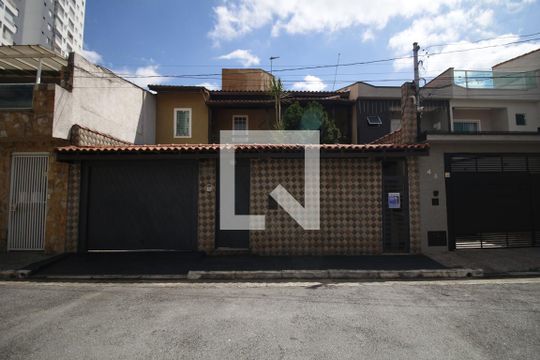 Fachada de casa à venda com 3 quartos, 270m² em Vila Carrão, São Paulo